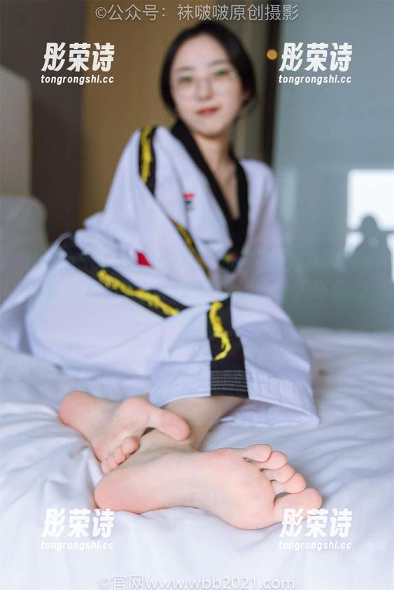 BoBoSocks袜啵啵 - 甜甜圈的黑丝写真，波点透口而出，透明款脚尖令人吓傻的美感