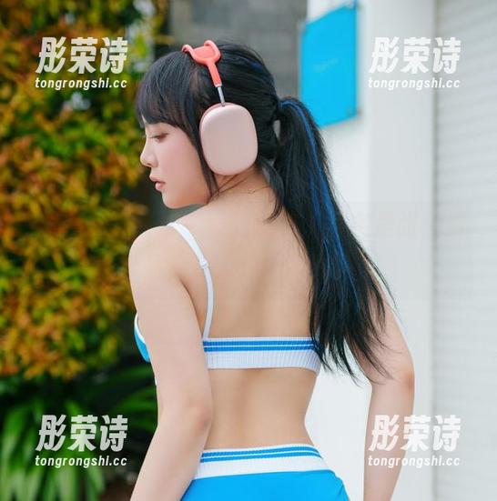 说是Dami(퀸다미)的皮衣，其实是张免费作品，让人想一探究竟。