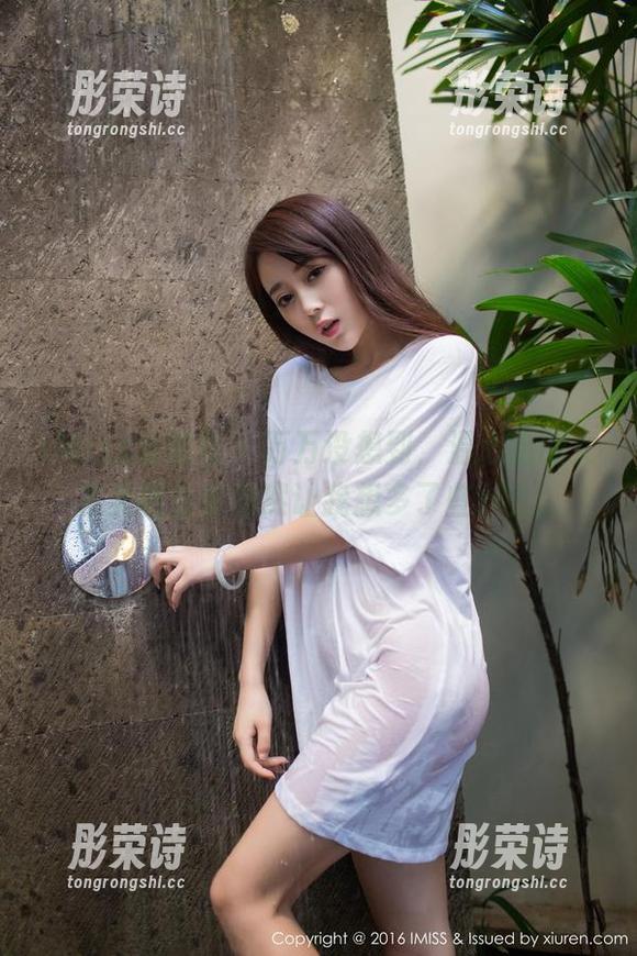 IMiss爱蜜社 - 万万没想到，温心怡的女友美图分享居然让我想多了些什么...