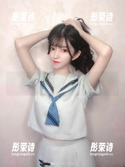 图包里的Kettoe，眼镜一拿下，好像变了个人。让人忍俊不禁。