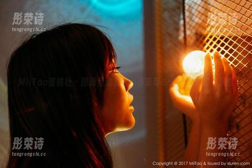 MiiTao蜜桃社 - 图册里的灰丝：小草莓Berry在低调中绽放