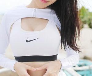 MyGirl美媛馆 - 小夕juju泳池写真秀，精选出这些光影交错的美好，如此诱惑的水面呼唤着…