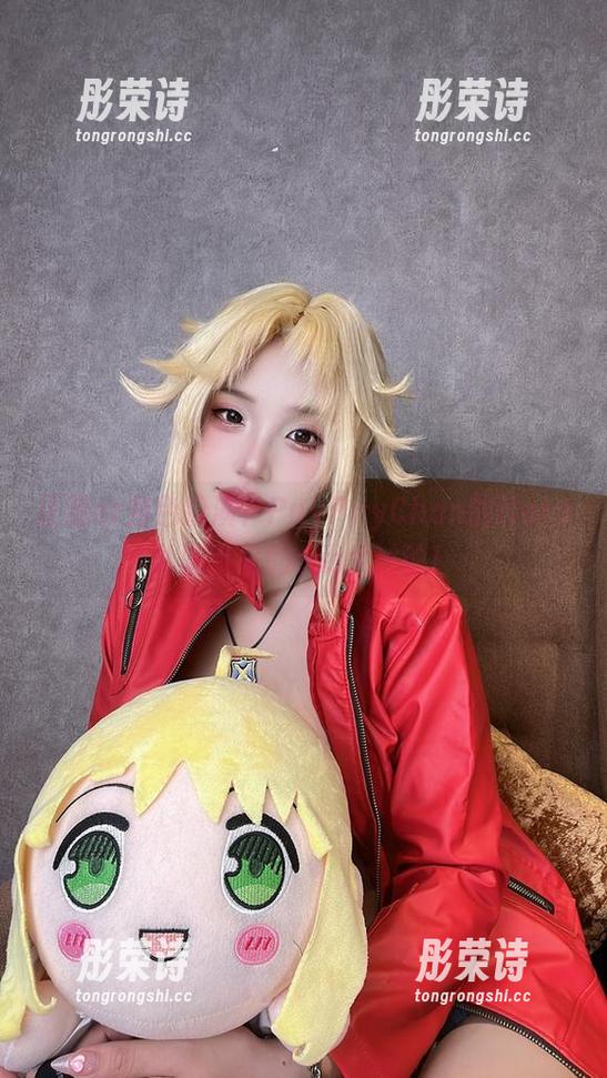 正装or角色扮演？PuyPuyChan的Nero礼服引发的cos大讨论！