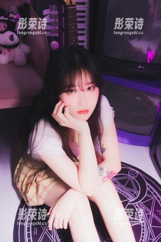歪着头看Sira(시라)的自拍，福利图片让人忍不住多看一眼！