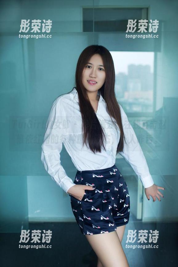 TuiGirl推女郎 - 图片满分，在线直击赵惟依红裙的各种撩人姿态，让人咋舌。