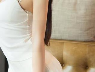 UGirls尤果网 - 足下生风?艾霓莎的网袜作品,原图里全是想象的空间。