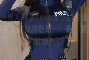 Xiuren秀人网 - toro羽住的眼镜美图，套图里有人在对我眨眼……啊，是我的幻觉吗？