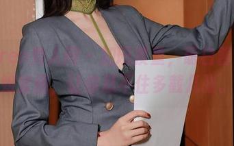 Xiuren秀人网 - 加班摸鱼，萌白酱的学姐套图，让你忍不住多截几张。