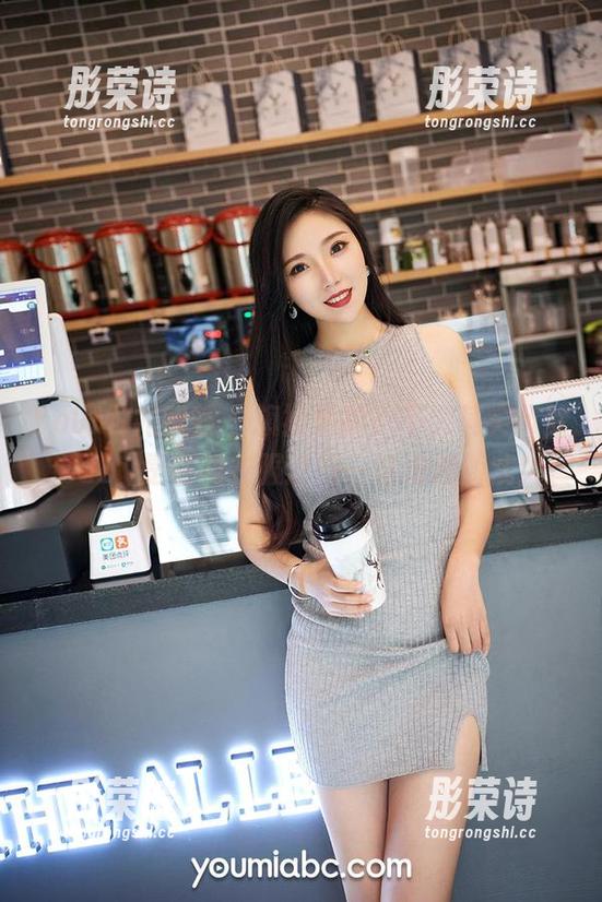 YouMi尤蜜荟-M梦baby YouMi尤蜜荟 - 旗袍私拍?不,其实M梦baby是在和衣服进行一场浪漫游戏!