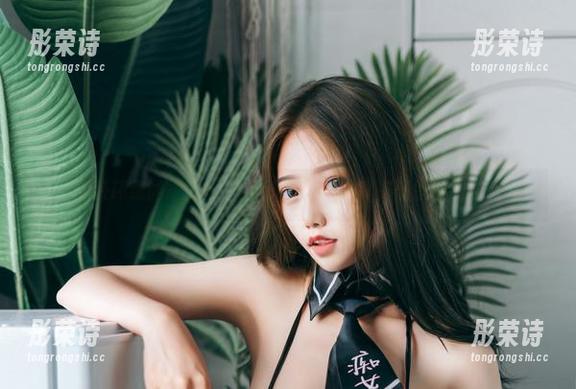 eloise软软 荆棘环绕的愉悦——eloise软软写真资源的颓废之美