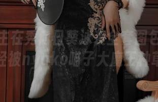这是博主在秀向日葵泳装全套图包吗？我好像已经被nyako喵子大魔王种草了呀！