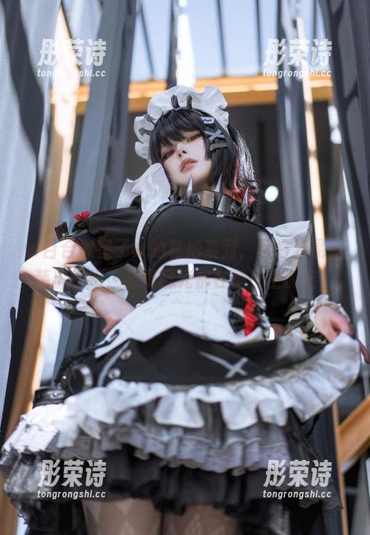 w百合欧皇子w w百合欧皇子w的私拍系列,目白麦昆服装出绝招,全场目光都在她身上游走。