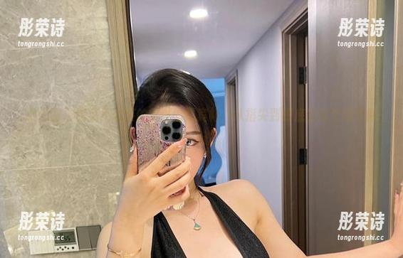微密圈 - 高清不爱笑的赛琳的嘉宾帖，从指尖到眼底的每个细节都不放过。
