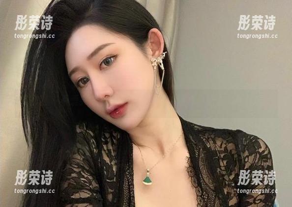不爱笑的赛琳 微密圈 - 不爱笑的赛琳,原图倾斜的眼神,让人多看几眼。
