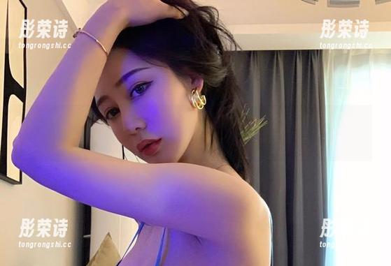不爱笑的赛琳 微密圈 - 豹纹连体私拍:不爱笑的赛琳是怎样在人群中闯出一片天的?