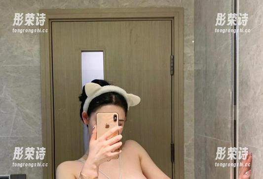 不爱笑的赛琳 微密圈 - 精选图库:不爱笑的赛琳的红色内衣,你也没理由不想一探究竟。