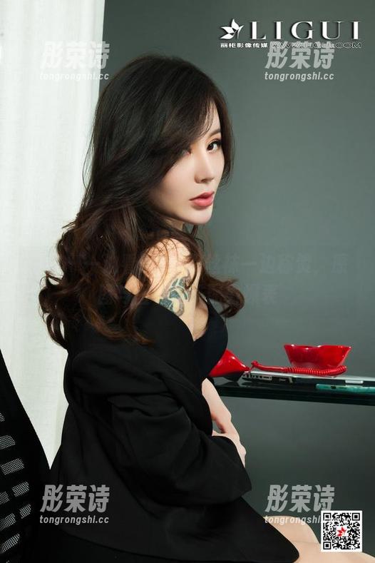 丽柜 - 一边看xilly的丝袜一边称赞，原图与图包的搭配力爆表