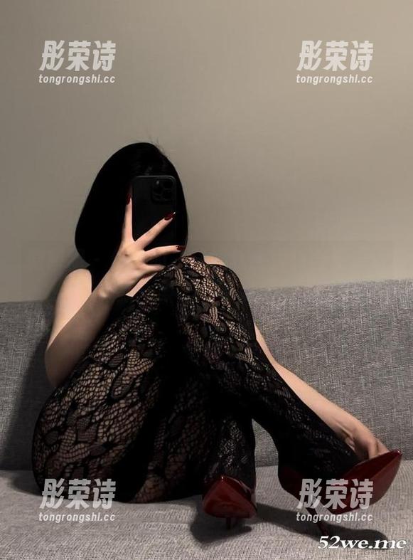 微密圈 - 保守的二舅妈红丝白袜合集：最新一集，趣味满满！