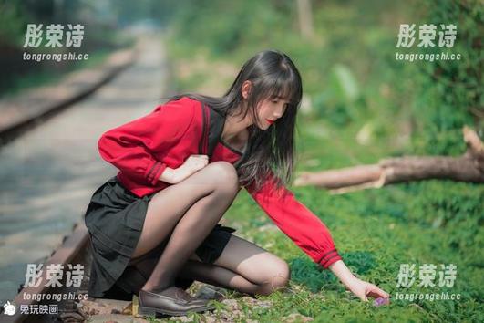 兔玩映画：95式制服私拍，穿上它，难道是要集合哨子了？