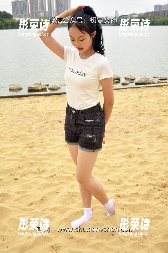 初夏女神 - 来看看双双的礼服套图：总有一张会让你想起前男友的时光！