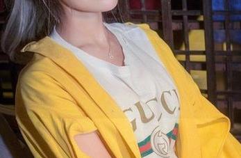 在下萝莉控ii的礼服私拍,每个角度似乎都透出一丝小小的挑逗