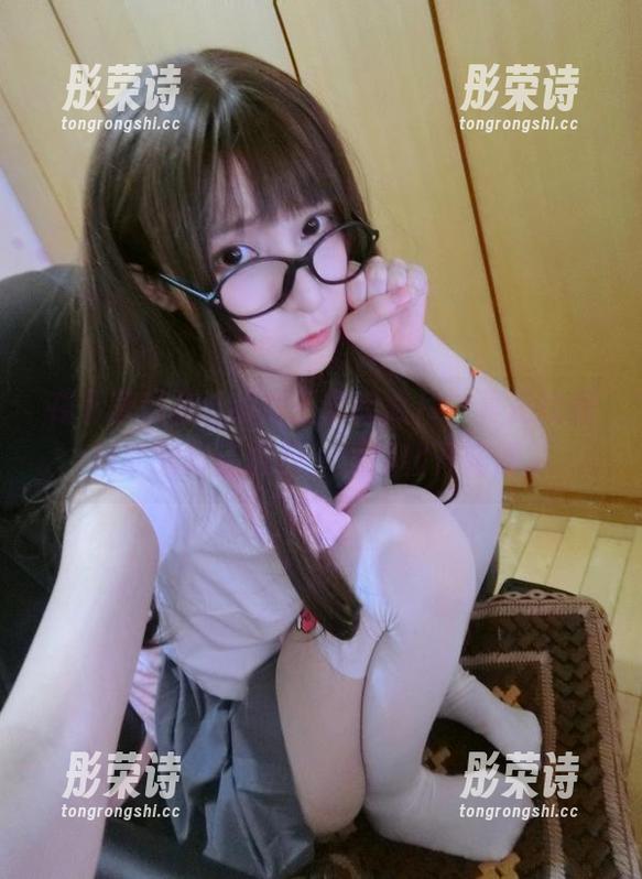 在下萝莉控ii的魔王学姐照片，真是比我喝的咖啡还醒目，没法移开眼睛。
