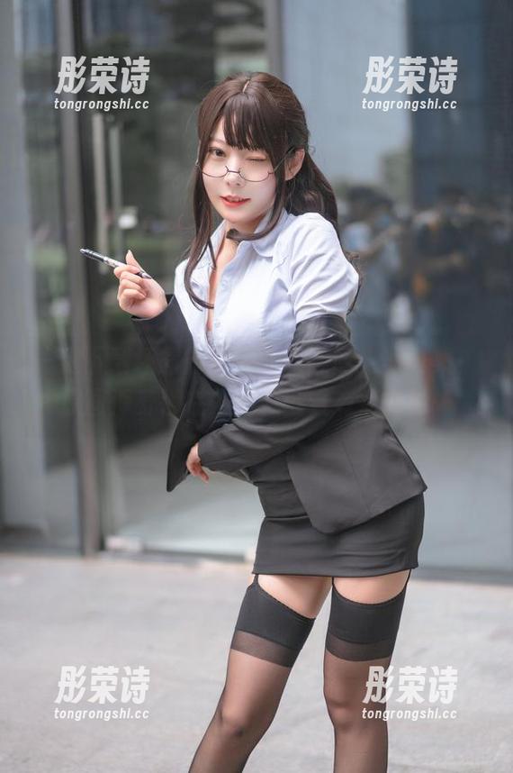一键下载坏露露香宝的阿狸同人写真集，原图浑身都在发热，气氛有点微妙…