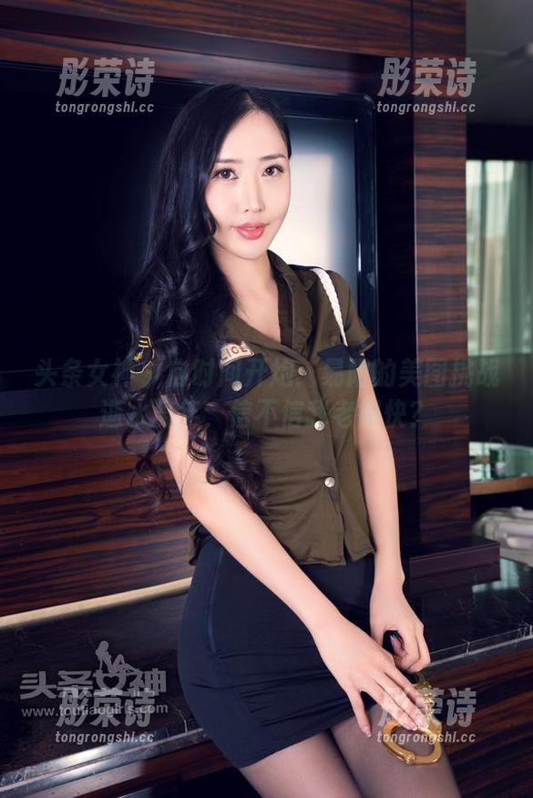 头条女神-易阳 头条女神 - 向时间开炮:易阳的美图挑战逝水流年,信不信我老得快?