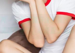 头条女神 - 一组李丽莎泳装照片，真该给时光打个补丁，让我重返海边。
