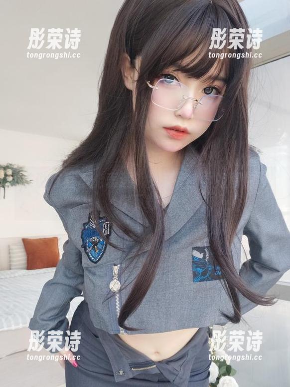 谁说沉默不能表达？女主K的学姐图包等你下载！