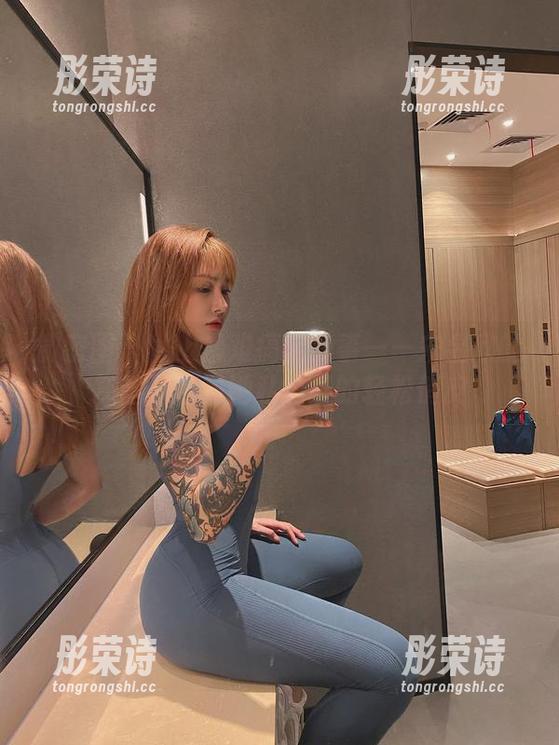 宋昱欣 微密圈 - 世上最难搞定的事——宋昱欣的灰丝图包和她私拍里的轻松俏皮