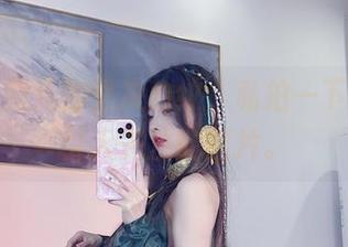 小小奶瓶儿的坚决豹纹，私拍一下子就能引人关注的图片。