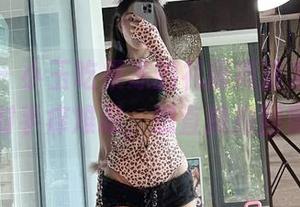 微密圈 - 小玉吃果冻的礼服高清发布，观看时手痒难忍，想直接抱回家！