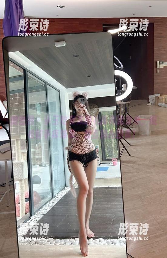 小玉吃果冻 微密圈 - 小玉吃果冻的礼服高清发布,观看时手痒难忍,想直接抱回家!