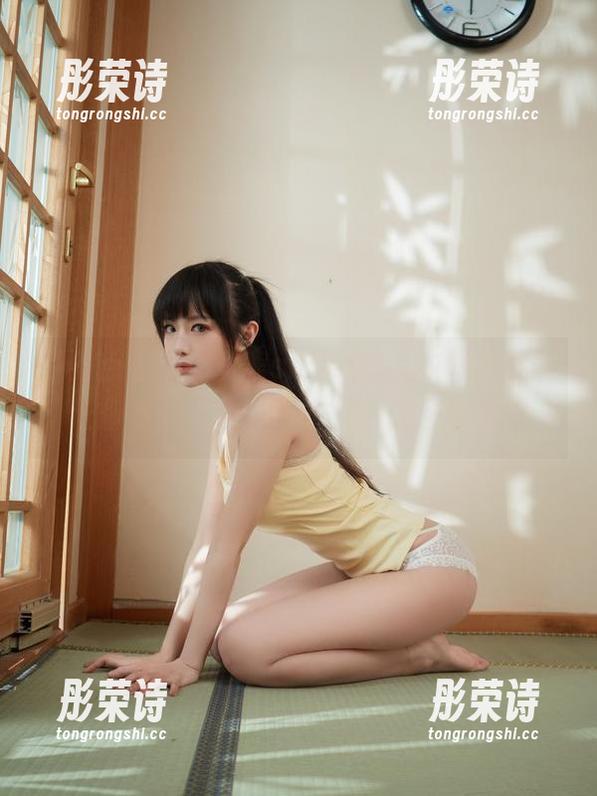 只要点开，小鹿鹿shika的毛衣写真就能让你懂，原来“毛衣”也蕴含哲学！