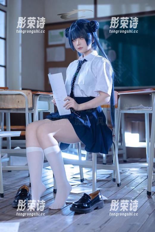 屿鱼 套图时光,屿鱼礼服即是小清新,也是个别致的“洗脑”风。