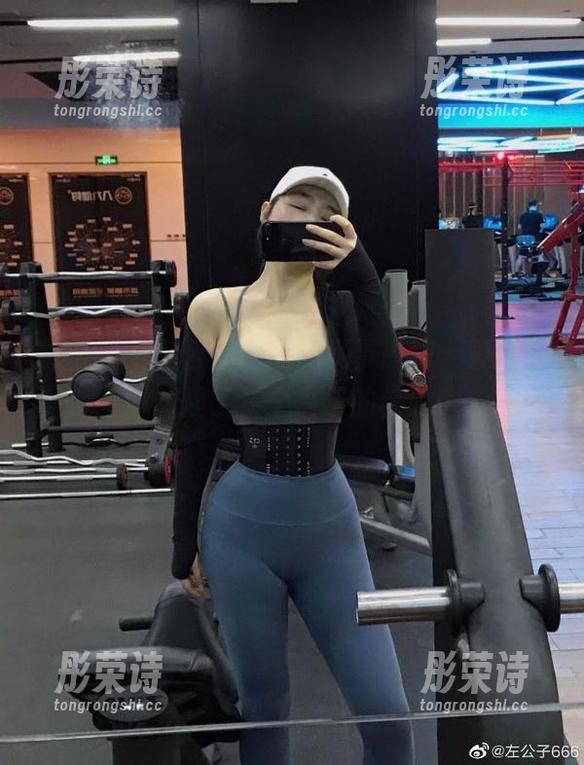 微密圈 - 左公子666的吊带原图，果然让我想起了某个夏天的傍晚…