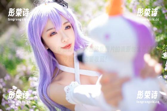 希希_啾的红裙怎么穿都好看，不过这些图片的资源也太壮观了，冲着这个也要收藏！