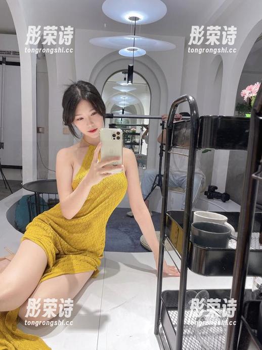 抖娘利世的水蓝和服写真：证明了即使是不太会穿和服的人，也能让你琢磨个不停！