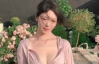 就问你下载了吗?抖娘利世的白丝写真集保证让你过目难忘!