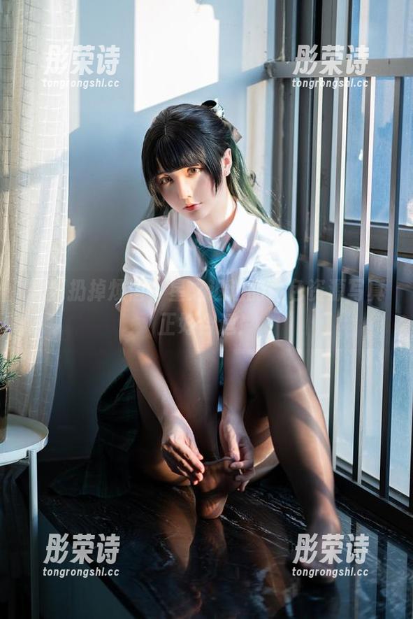 想要扔掉烦恼，星之迟迟的粉色资源写真正好合适！