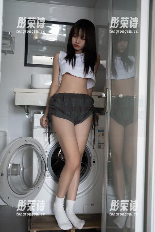 柒柒要乖哦 少女cos成了柒柒要乖哦的标签,分享也一波又一波,她本身就是个引流小能手吧?