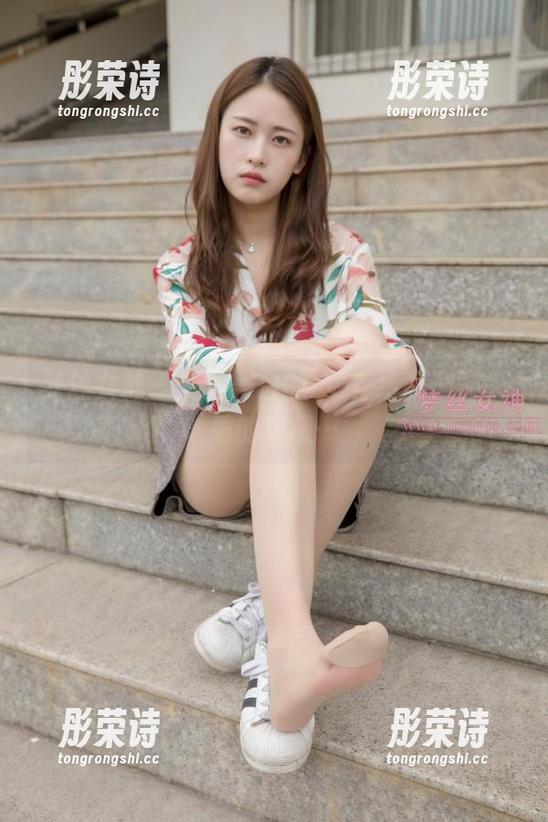 梦丝女神 - 变成黑白的玥玥，给我一种失重的观感…