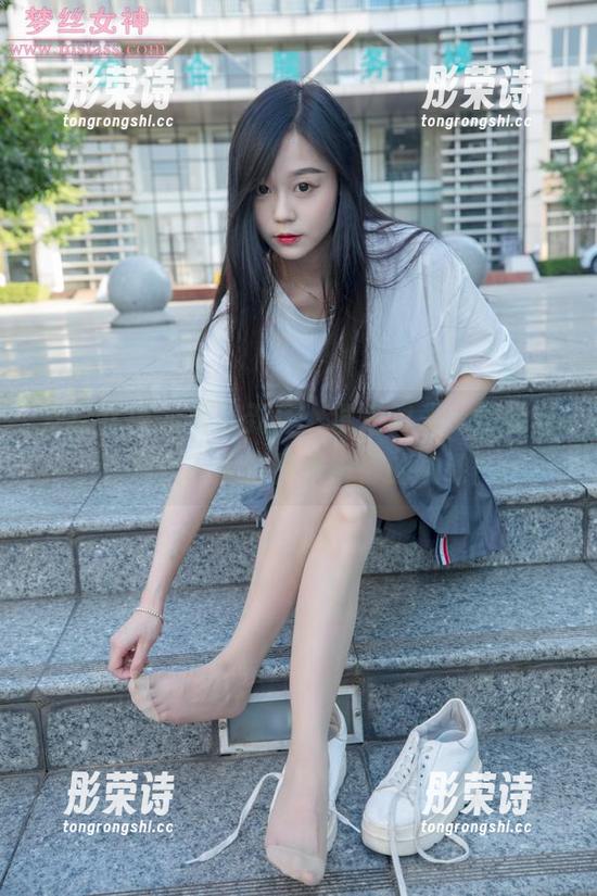 梦丝女神-雪馨 梦丝女神 - 雪馨新作:课后时光,想要全套下载?先给我讲讲你的功课!