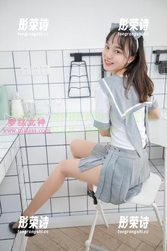 梦丝女神 - 魏婷婷的美图精选，玉足还得配丝袜，绝绝子啊
