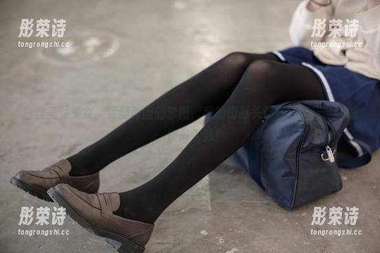 白丝美足少女，森萝财团的套图，我的脚趾头都在打广告，呼喊：快来看我！