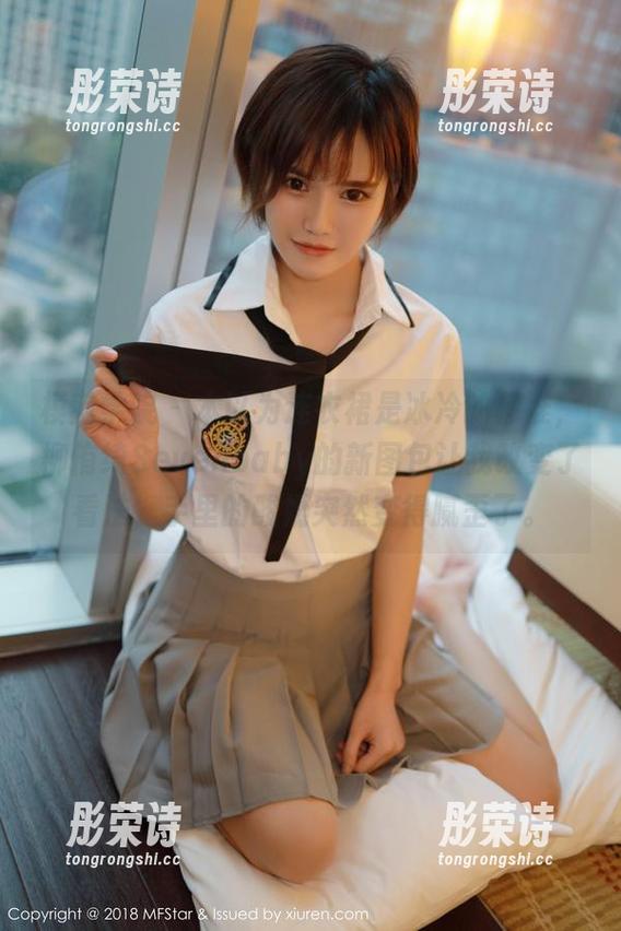 模范学院-柳侑绮Sevenbaby 模范学院 - 本以为连衣裙是冰冷的标准,柳侑绮Sevenbaby的新图包让我改变了看法,手里的酸奶突然变得腻歪了。