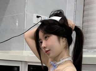 微密圈 - 纯欲厨娘惊艳登场，火龙果羊作品限时免费下载，可不要迟到！