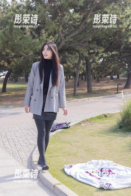 物恋传媒-婷婷 物恋传媒 - 教室里不仅有书本,婷婷的写真下载更精彩。