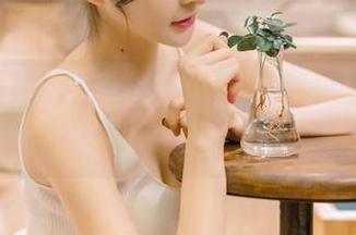 专注看王羽杉的私房写真打包，感觉像是翻开一本美丽的书。